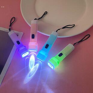 迷你果冻色手电筒小电灯LED塑料手灯儿童发光照亮挂件玩具地摊