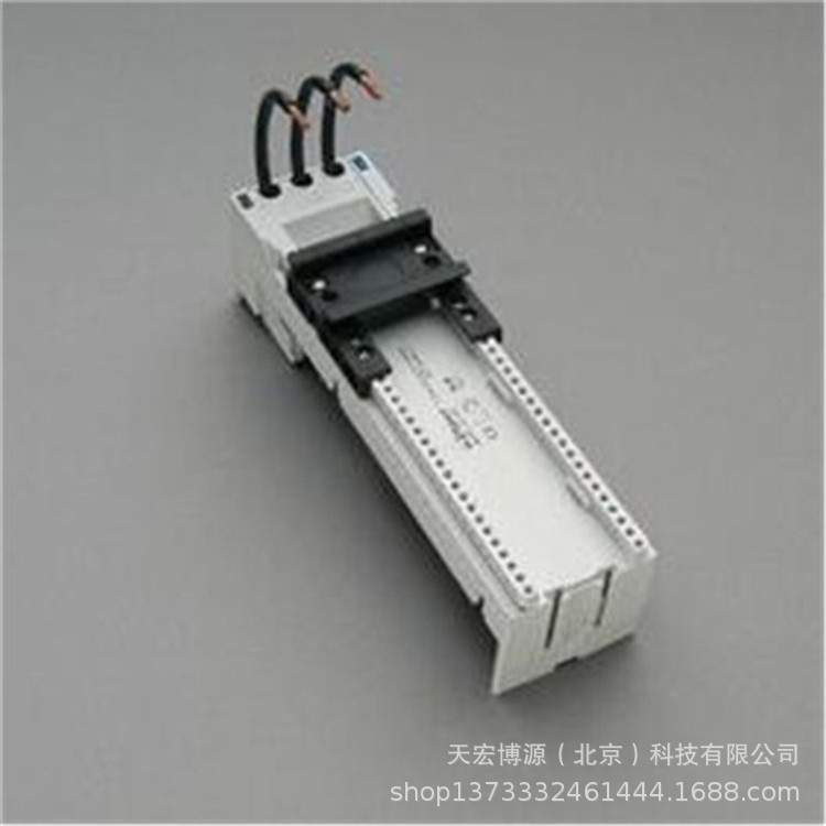 母线转接器 250 A，3 极  通用母线转接器，软接105 x 220  32072