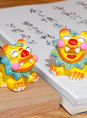 狮三百面带桃花 小狮子可爱卡通客厅装饰日常文化创意摆放祝福