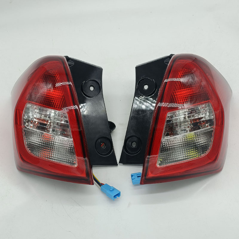 新款雷丁D 比德文V7宝路达D7电动汽车轿车后尾灯倒车灯刹车