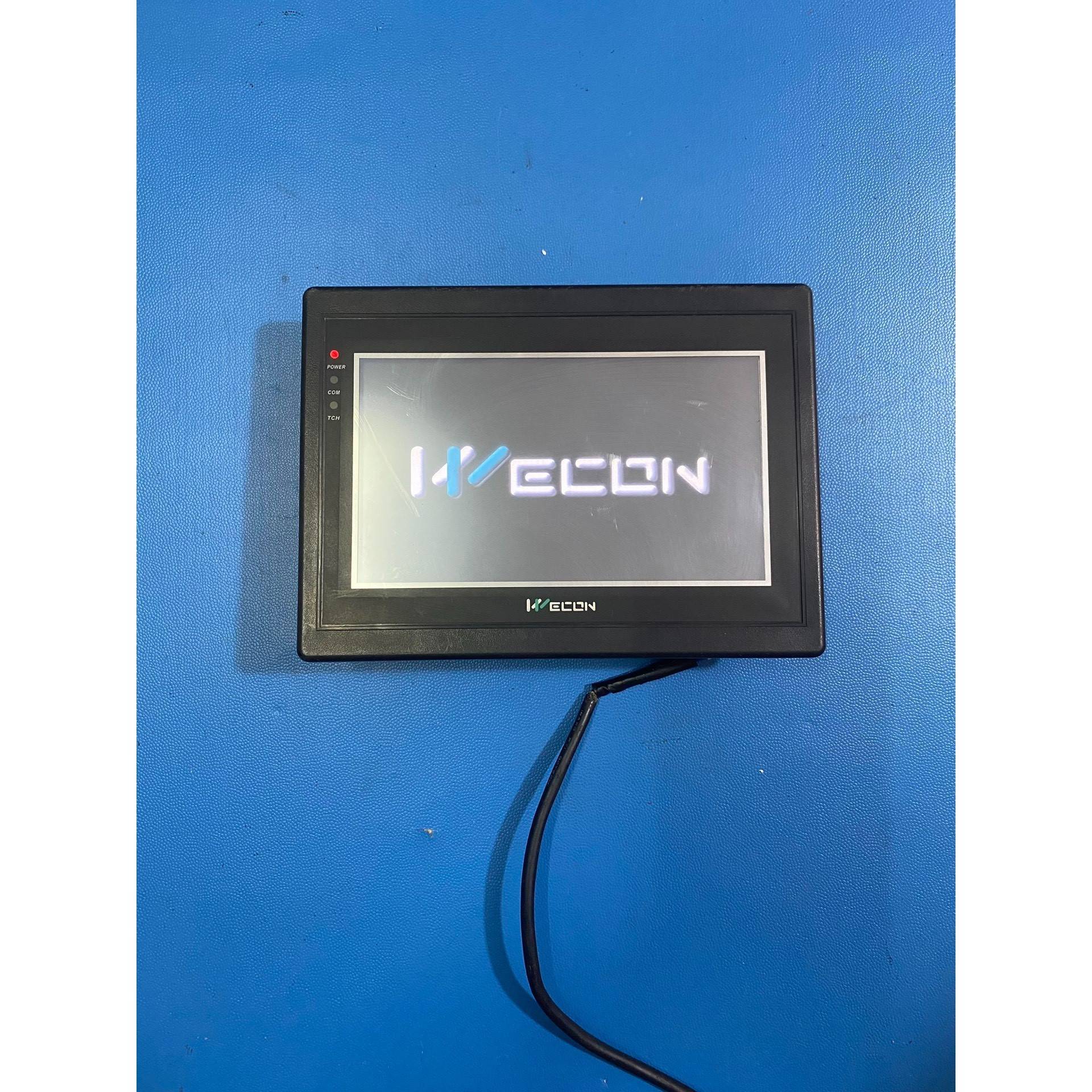 议价触控屏幕，型号是，LEVl700LC，开机如图片