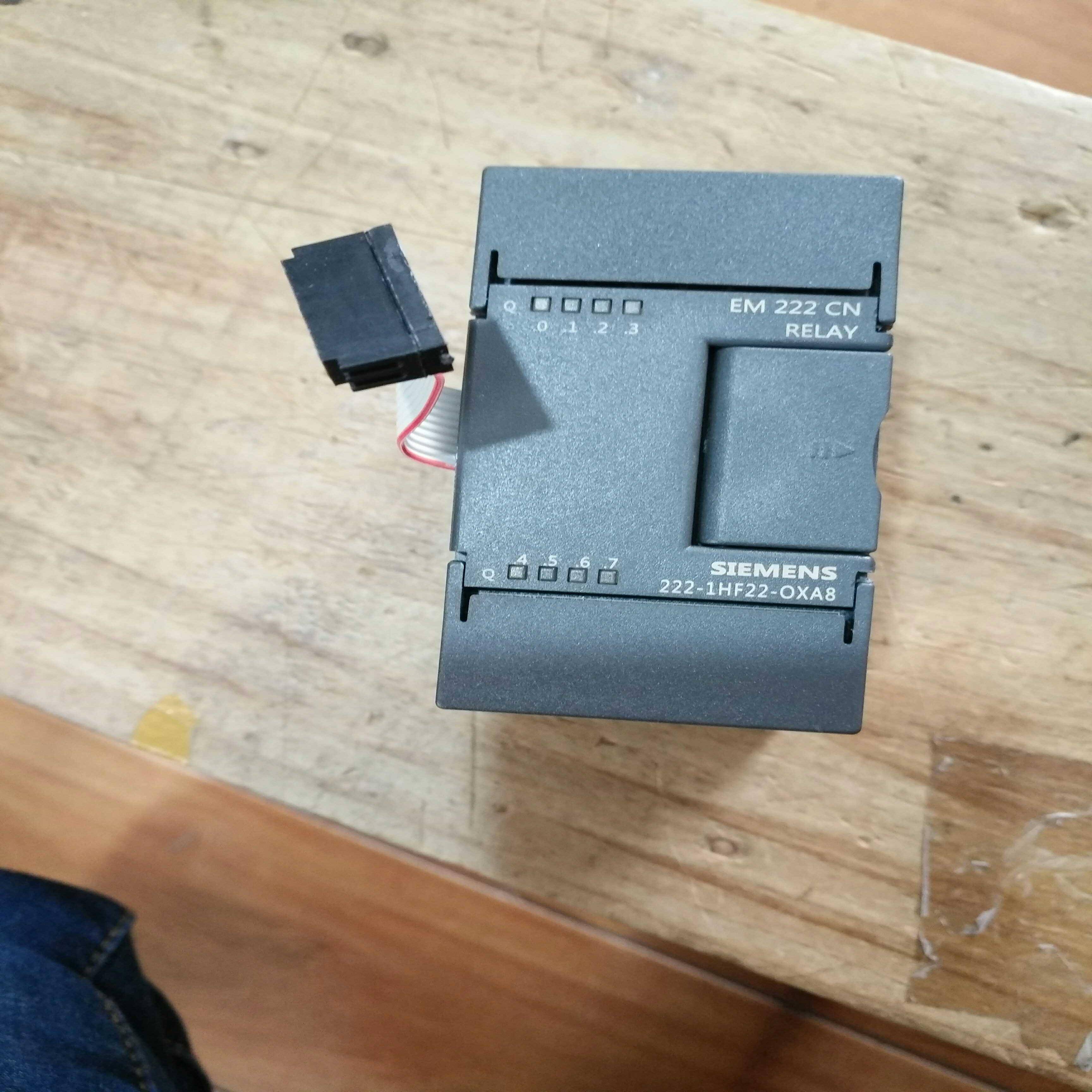 议价S7-200PLC  EM222CN  222-1HF22-0XA8  8路输继电器