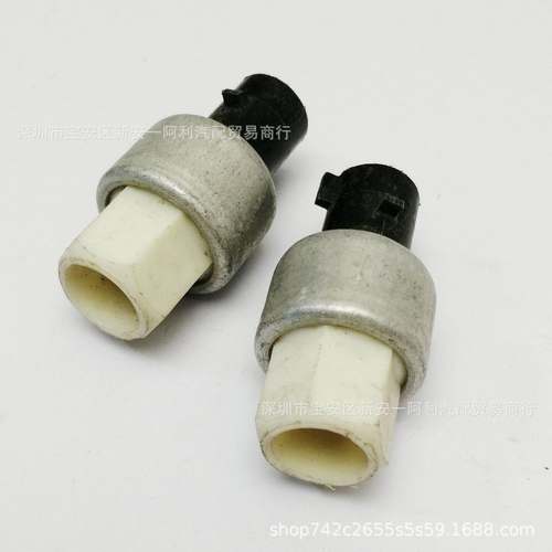 52451440适用于别克君威空调系统循环压力开关传感器1500 2500