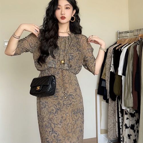 速发任小艺复古宽松高花碎腰设衣裙连计感小众简约通勤长款印花裙