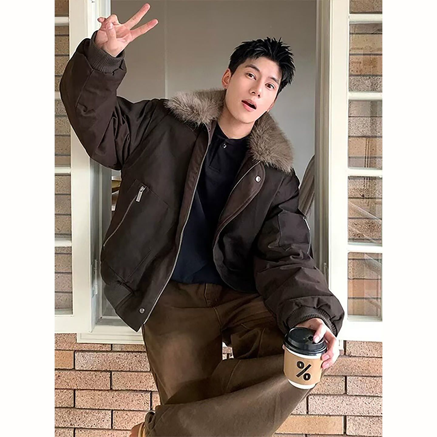 棕色巴恩风短款大毛领棉服男款