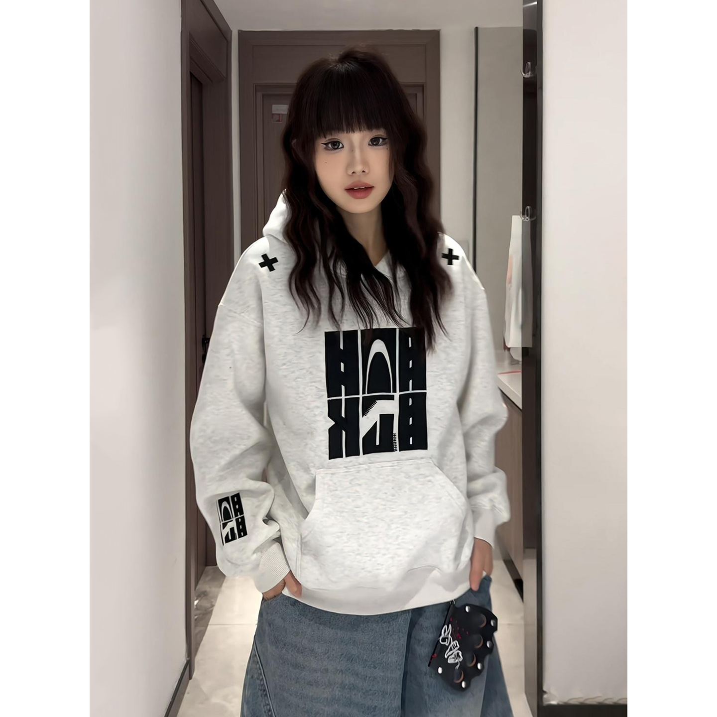 花灰色刺绣连帽卫衣男款秋冬