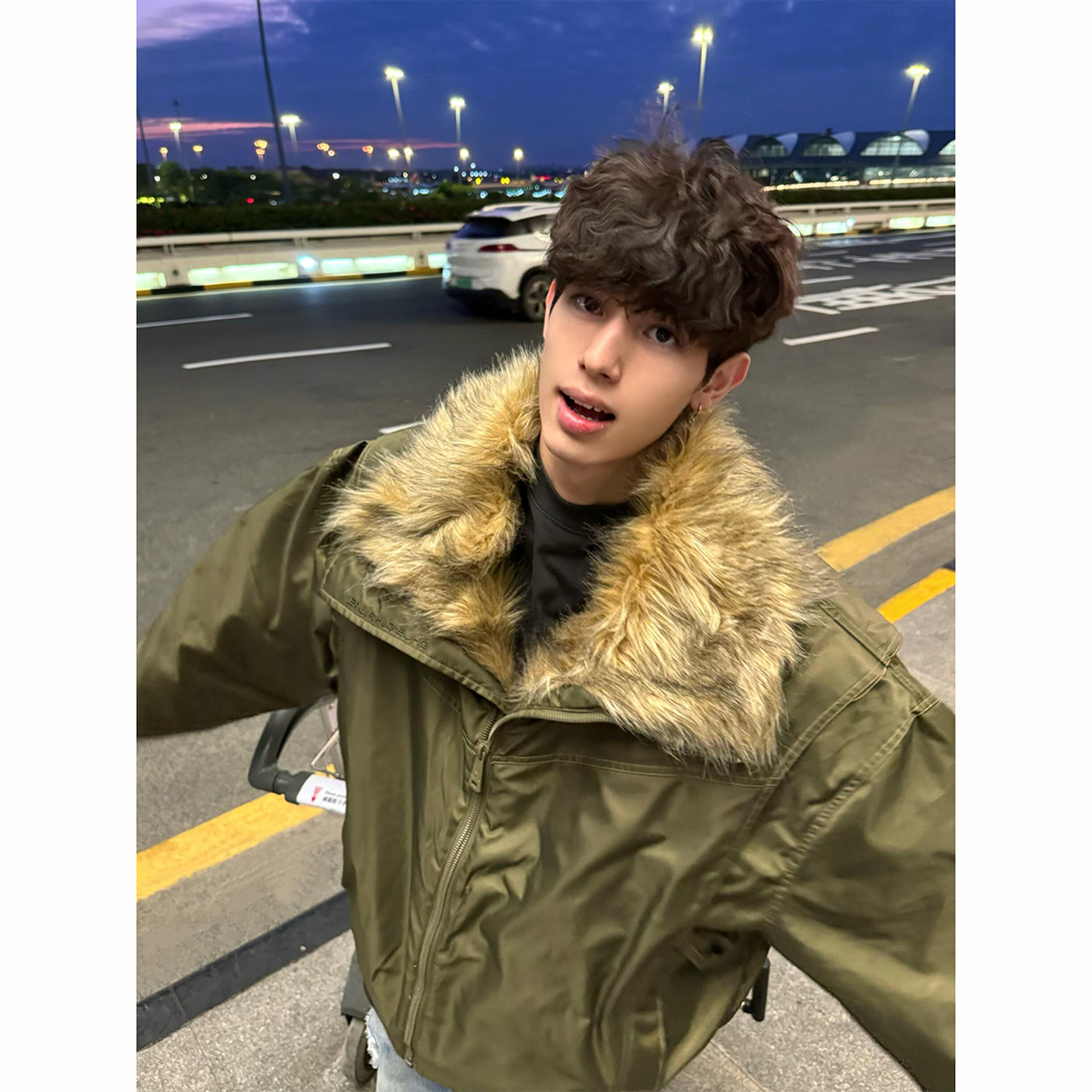 军绿色座山雕毛领棉服男式加绒