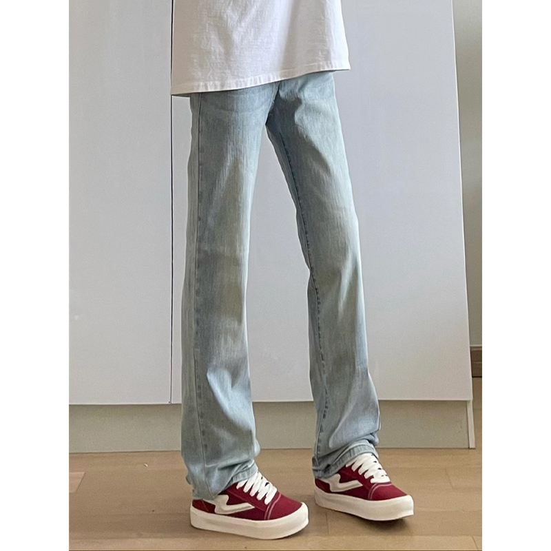 浅蓝色微喇牛仔裤男款秋冬