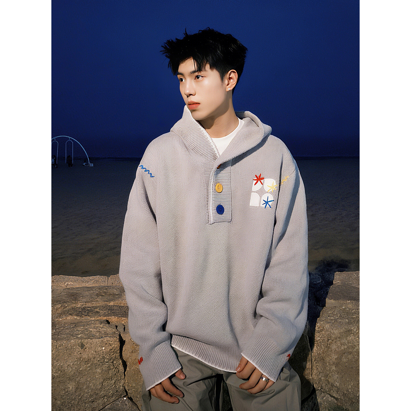 灰色贴布绣连帽毛衣男秋季高级感