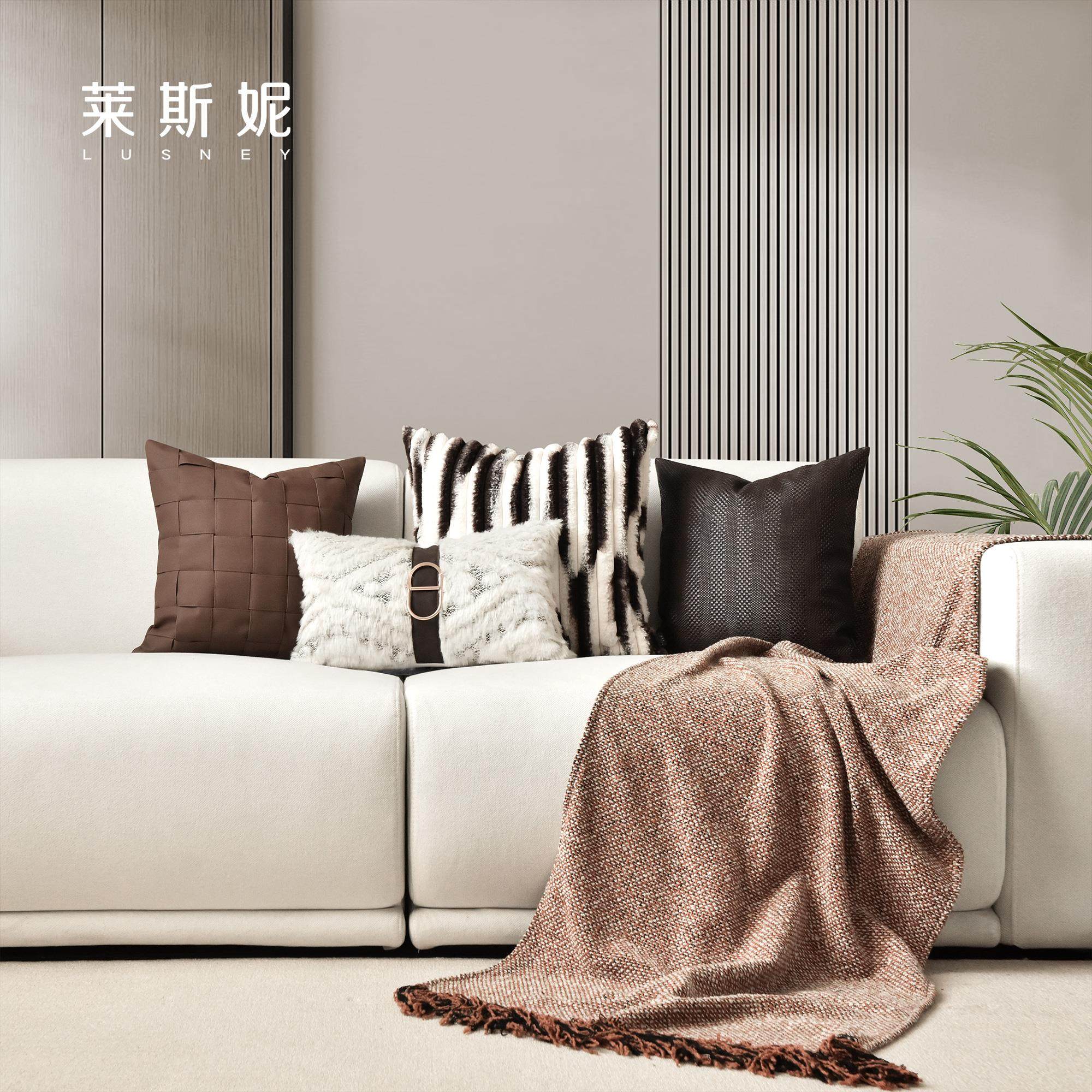 意式抱枕轻奢高级感现代轻奢咖色皮革抱枕沙发客厅腰枕靠垫靠枕