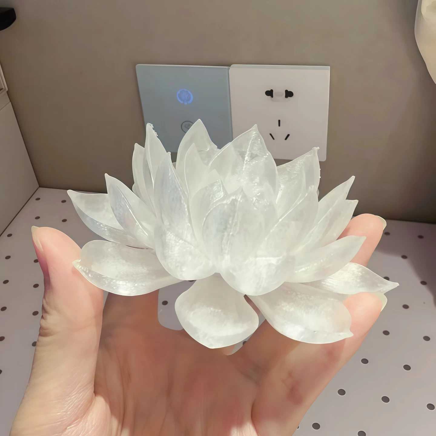 悬浮掌心莲花灯笼中秋国庆元宵节cos拍照氛围感出片道具装饰2026