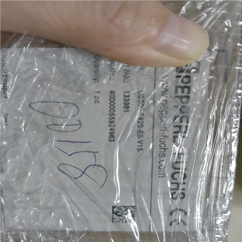 UB500-F42S-E5-V15  倍加福超声传感器~议价