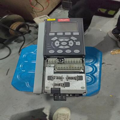 议~丹佛斯变频器FC-302P2K2T2E20H1XXXXXXS