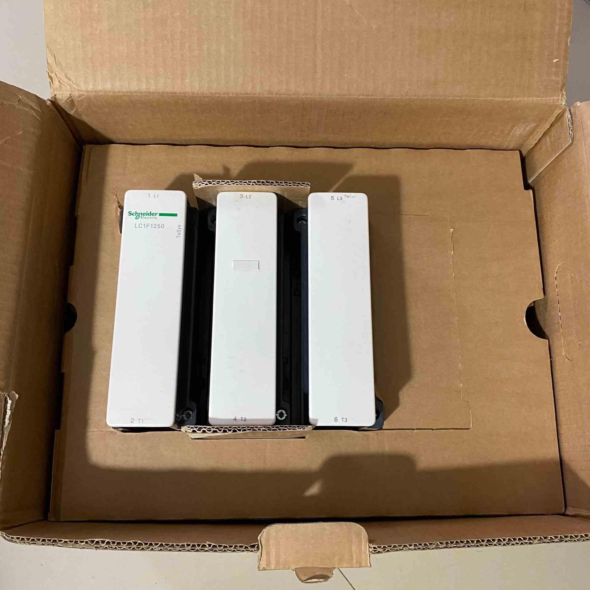 施耐德接触器LC1F1250P7 LC1F1250议价