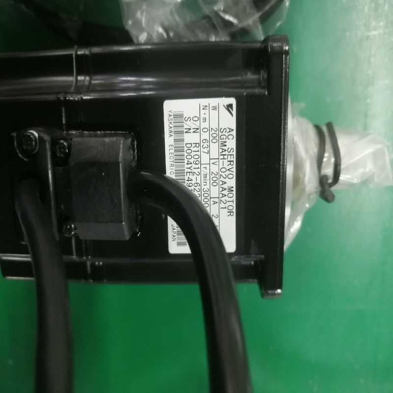 (询价)SGMAH-02AAA21安川伺服电机100w，20