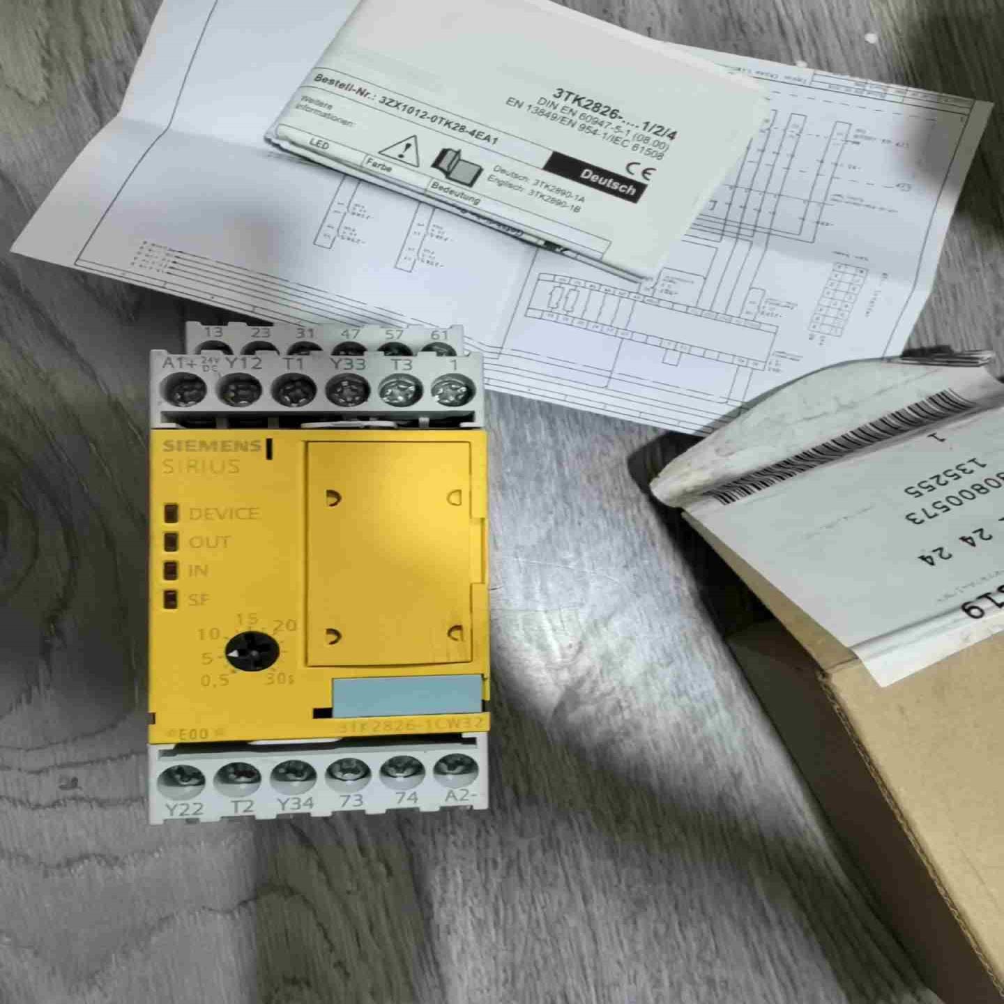 安全继电器3TK2826-1CW32，~询价