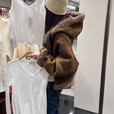 皮毛一体咖色连帽羊羔毛绒小个子