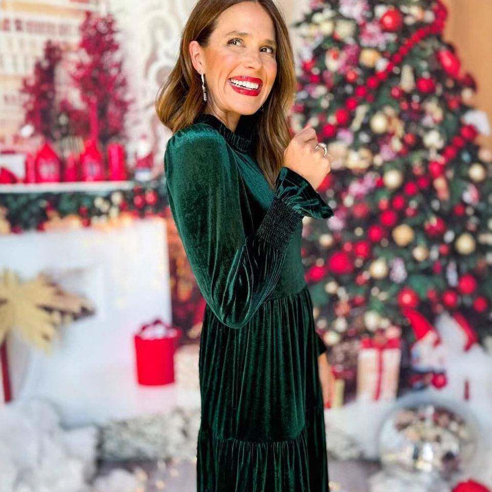 A set of women's long dark green long sleeved Womenswear