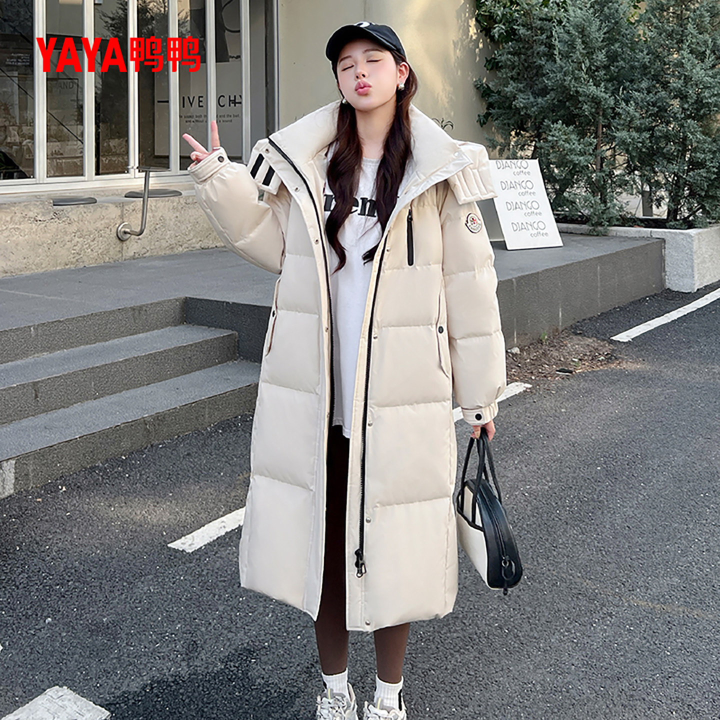 鸭鸭时尚中长款连帽羽绒服女