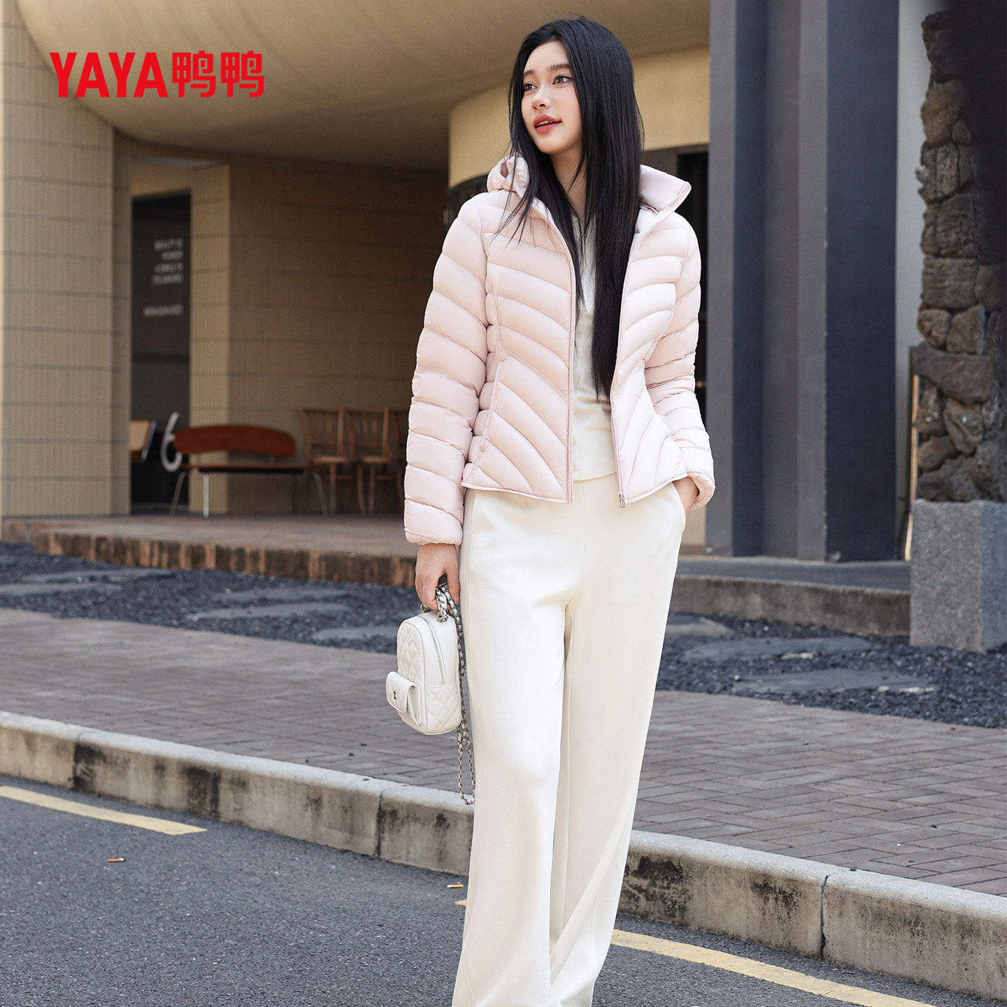 YAYA鸭鸭羽绒服2026年新款短款马甲女款立领时尚百搭简约舒适羽绒图片