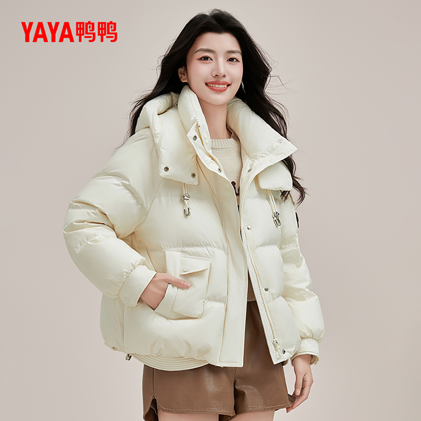 鸭鸭百搭短款连帽羽绒服女