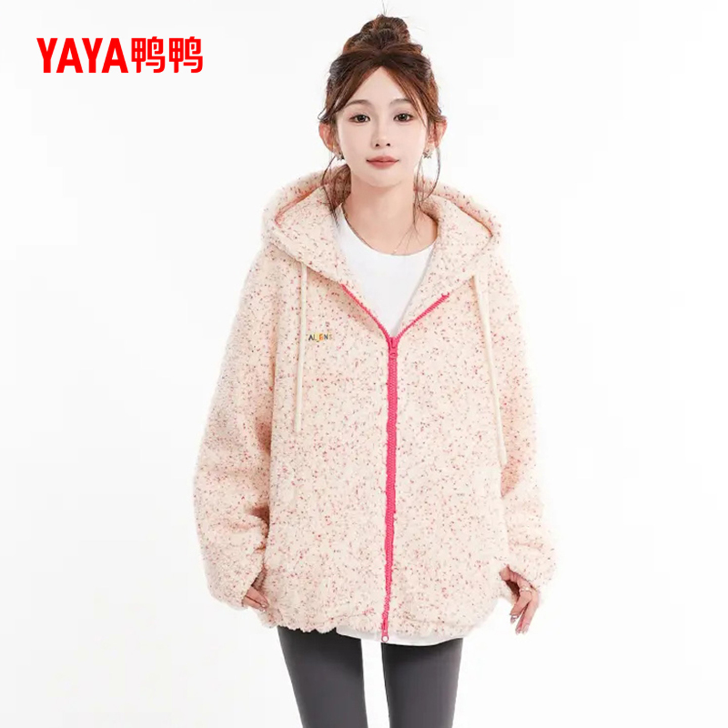 鸭鸭休闲短款连帽羽绒服女