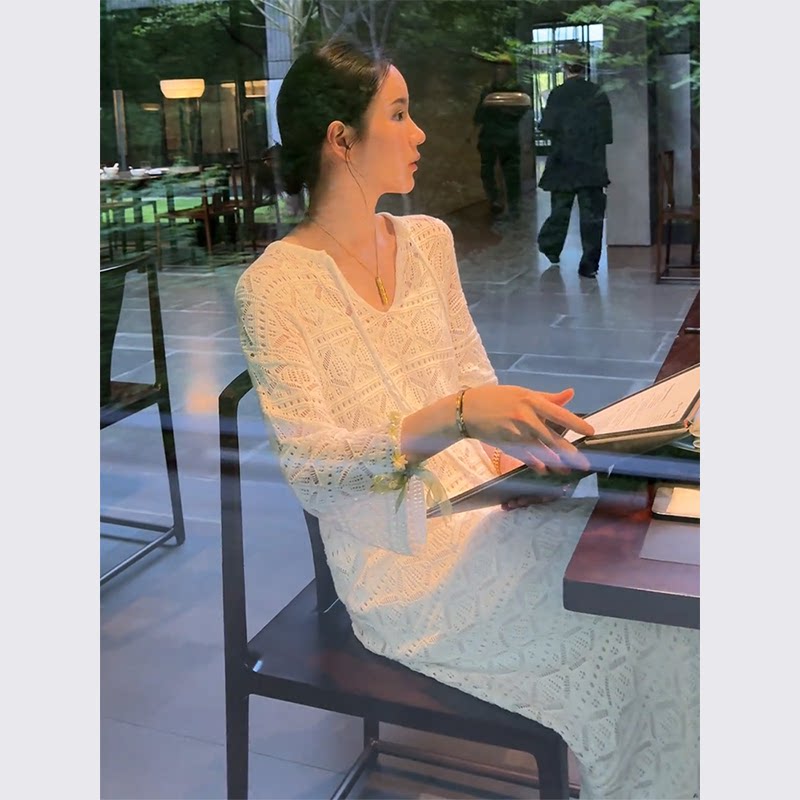 气质名媛高端女神范高级感白色蕾丝镂空连衣裙子2024新款女装夏季