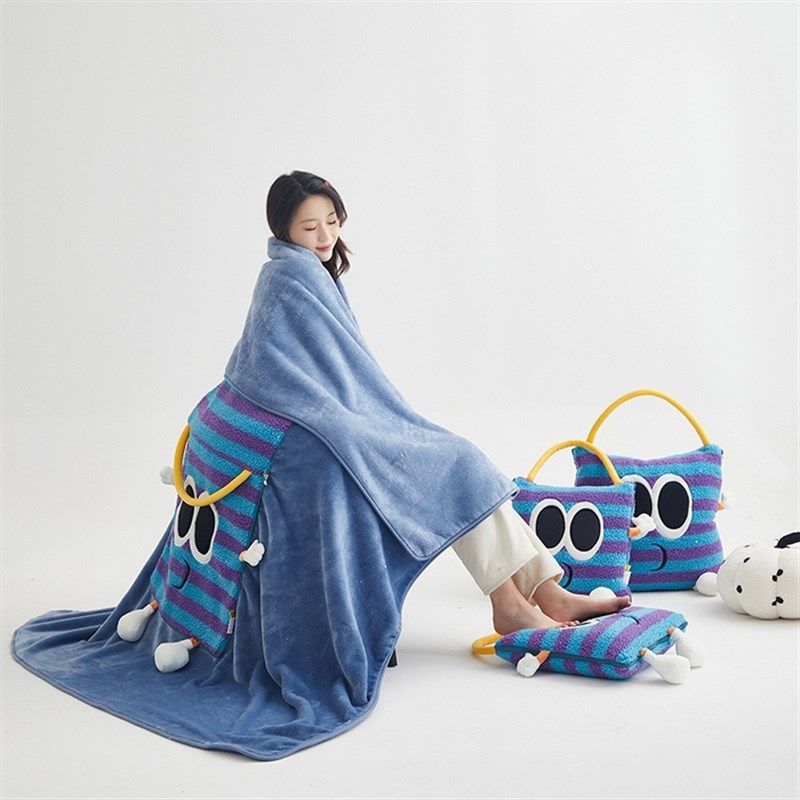 蓝条纹大眼怪手提款抱枕毯子夏被两用汽I车载办公室午睡靠枕空调,居家布艺,靠垫/抱枕,淘宝优惠券,粉丝福利购,淘宝优惠卷