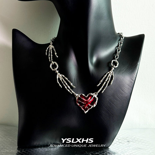 红色夸张设计甜酷爱心锁骨链