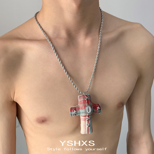 甜酷红色格子拼布十字架吊坠项链