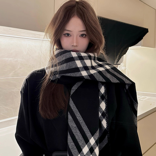 金智贤同款高级感黑白格纹围巾女秋冬韩系氛围感时尚围脖保暖披肩