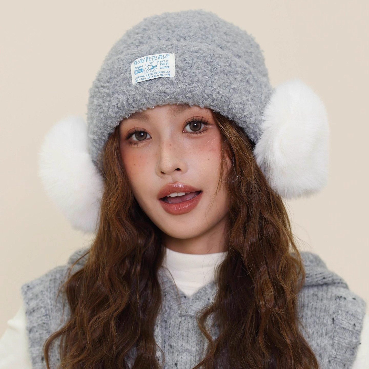 秋冬季韩版毛绒款式贴布针织帽子女加厚保暖护耳一体显脸小毛线帽