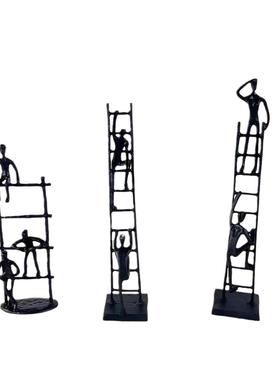 现代简约抽象金属黑色攀登人物摆件家居客厅创意软装桌面工艺摆件