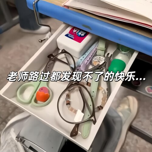 学生桌下文具盒隐藏抽屉收纳盒小抽屉办公桌杂物储物免打孔粘贴