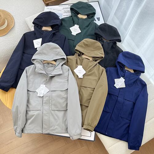 秋冬户外工装新款防风试衣间