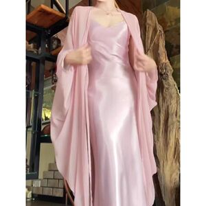 春季辣妹穿搭轻奢名媛高端超仙开衫包臀粉色吊带连衣裙时尚套装