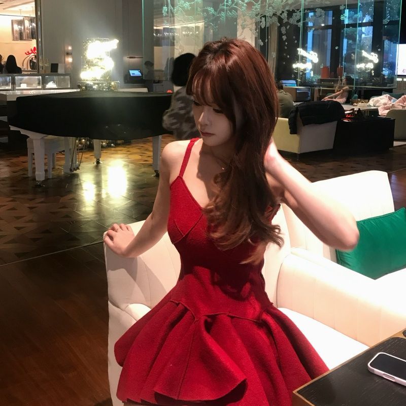 纯欲辣妹红色吊带连衣裙
