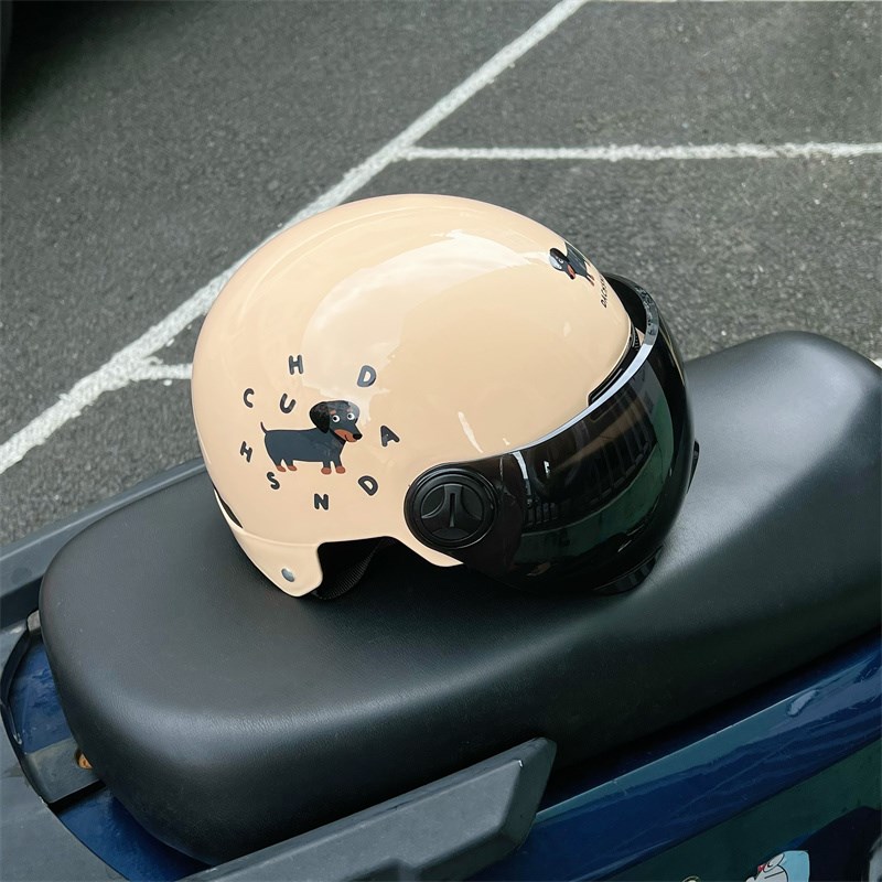小黑狗新国标3C电动车头盔可爱卡通安全帽女款透T气防晒摩托车帽