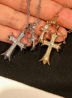 王府井官万珠宝设计师