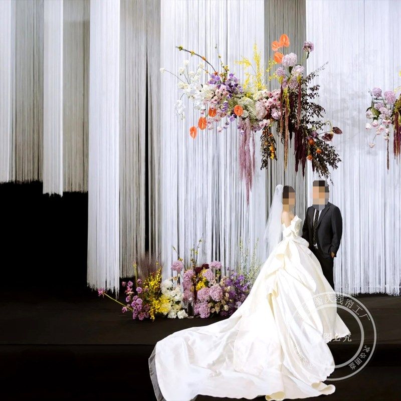 白色线帘婚庆婚礼舞台背景装饰吊A顶布置效果道具创意垂直流苏线