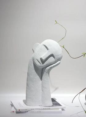 现代轻奢软装样板房间客厅设计师款白色歪头人像雕塑家居桌面摆件
