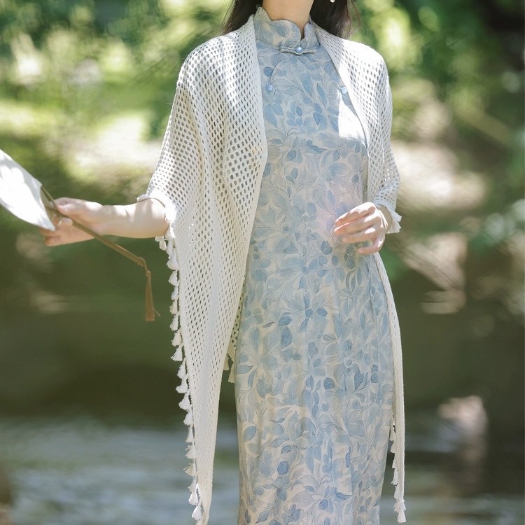 日本品质夏季新款洋气旗袍披肩薄款温柔风三角镂空网状披肩空调外