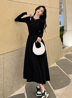 长袖镂空黑色连衣裙女Women's black long-sleeved lace-up dress