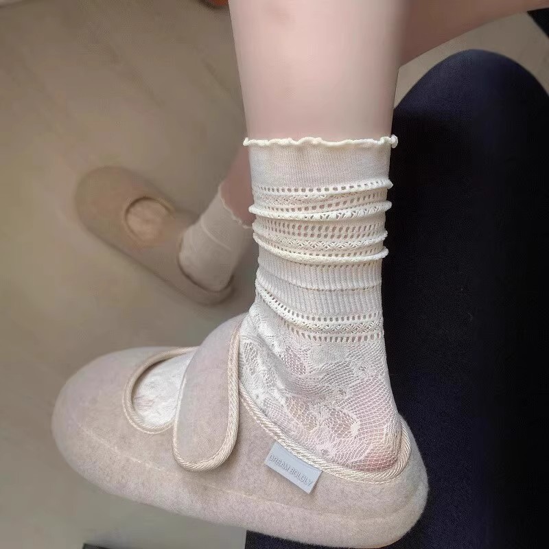奶白色镂空蕾丝袜子女夏季薄款芭蕾风中筒花边jk堆堆长袜配勃肯鞋