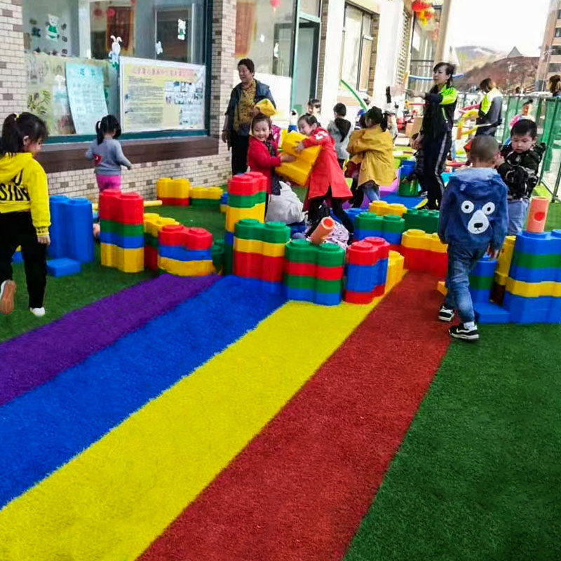 速发草标塑料贴虹地毯人工假草皮七彩色户外坪记彩幼儿园跑道铺垫
