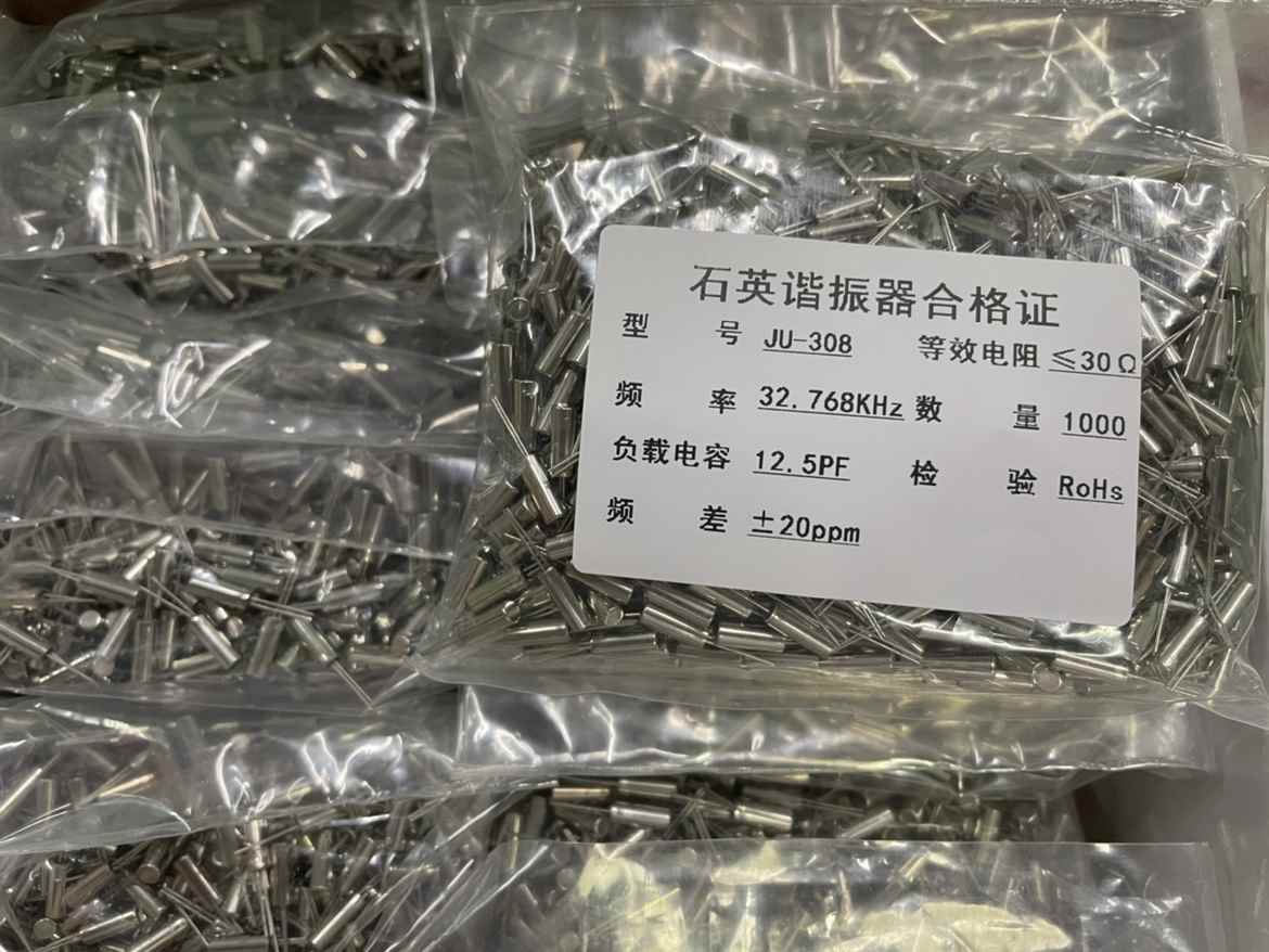 现货速发圆柱型*8mm 2.768K 石英晶体2768 无源晶振 一包1000个