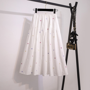 高级感白色甜美刺绣碎花半身裙女秋冬高腰a字百褶中长款大摆伞裙