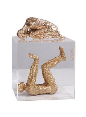 简约现代黑色树脂艺UNF术人雕塑克物力透亚明装饰框样房板客厅摆