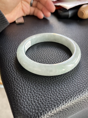 1110-0156天然A货翡翠手镯61.8-12.5-9.6水润干净无裂有晶体感