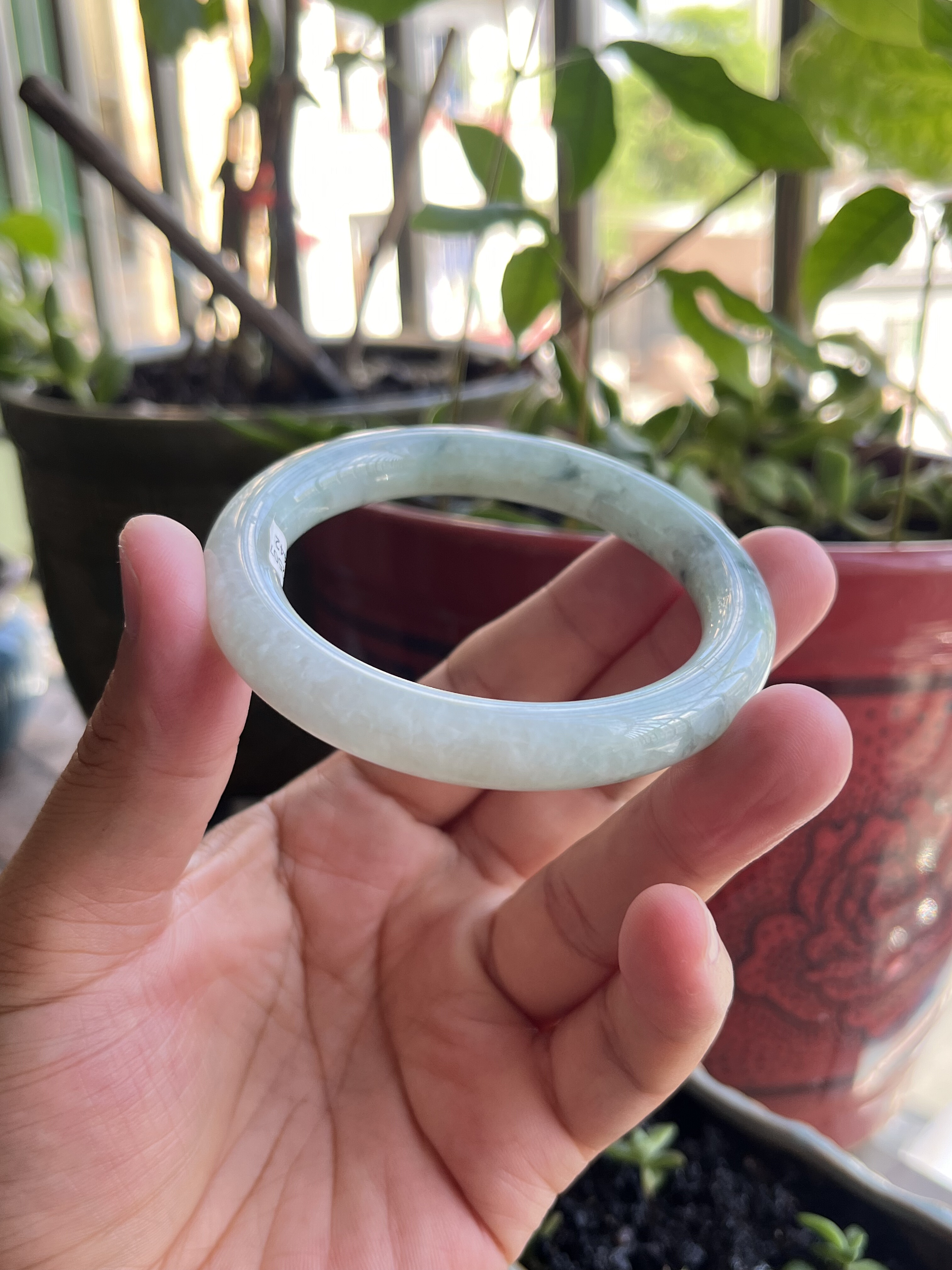 07260442天然A货翡翠冰绿底飘花55圈圆条玉手镯无裂保真
